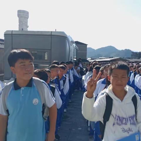 铜仁市第九中学七年级(1)班