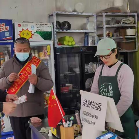 工商银行卫辉支行开展整治拒收人民币现金宣传活动