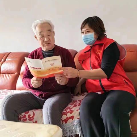 【蒙速办·呼宜办·帮办代办】黑兰不塔村帮办代办员为行动不便的退伍老人上门办理优待证