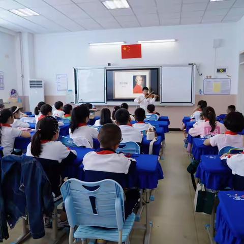 “畅游音乐王国 感受音乐之美”记宁安路小学四年级五班特别的一课