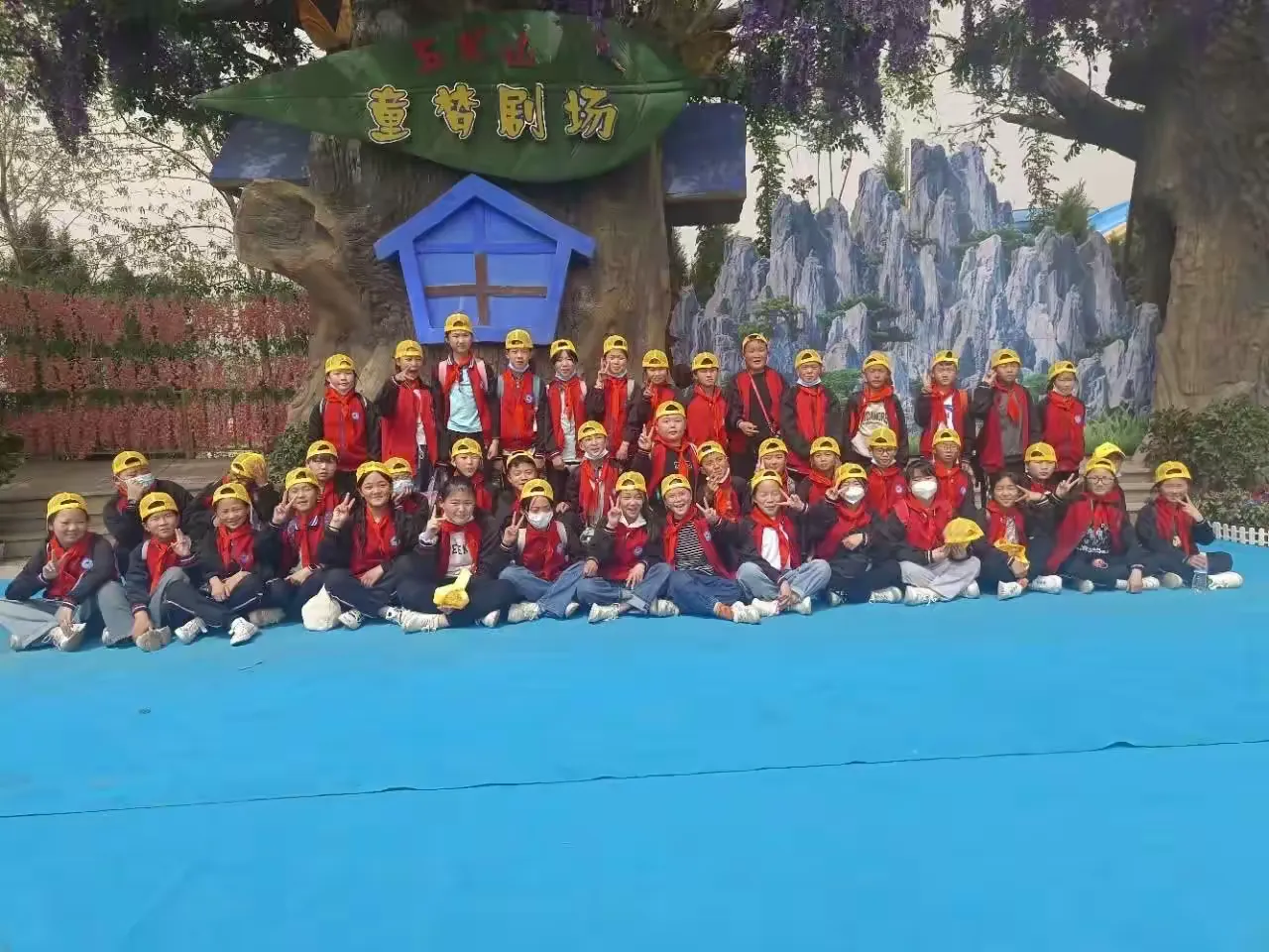 简篇-研学旅行促成长,最美风景在路上——桥头小学开展以“探索动物世界,传承红色经典”为主题的研学实践活动