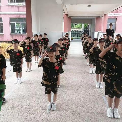 迷彩小兵，磨砺成长一一应家新村幼儿园2023届军训活动