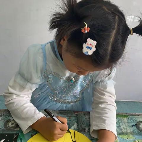 董伊依羽画童年美术之旅