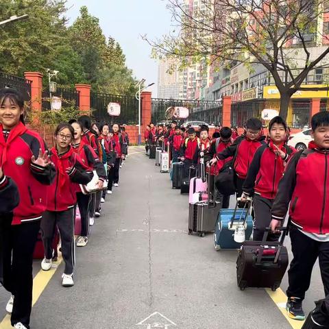 临沂沂龙湾小学2019级9班 走进青少年实践基地