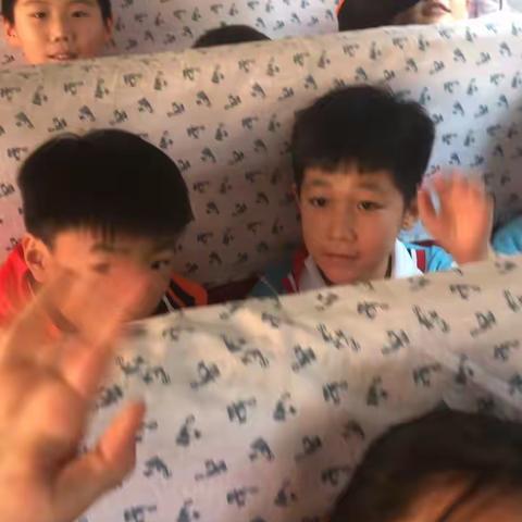五年级五班研学第一天点滴