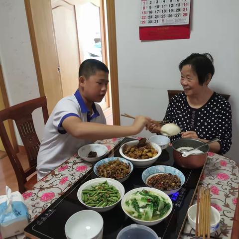 2203班重阳节主题活动——话温情•送祝福