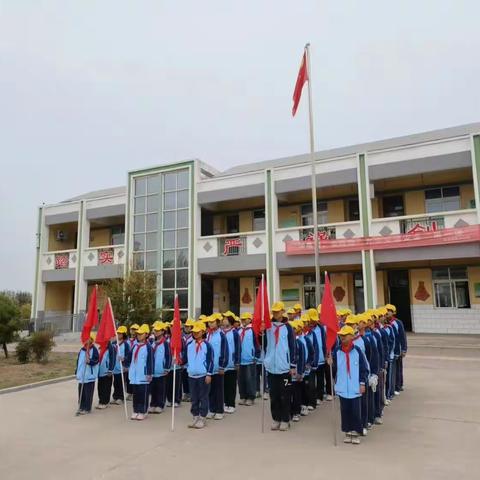 保护生态环境 共享绿色未来——水冶镇麻水小学社区拾捡垃圾活动