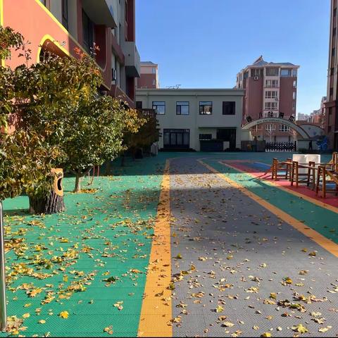 小一班 我和秋天比个“叶”