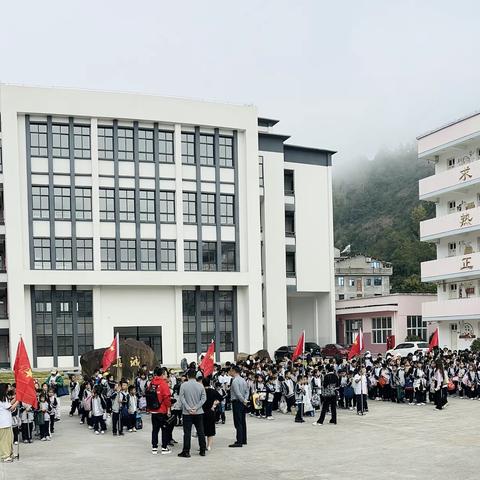 秋高气正爽，研学在路上——鹤盛镇中心小学秋季研学