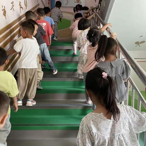 你好，中班！——夏县示范幼儿园小班升班仪式