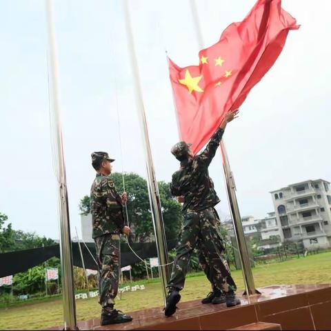 南宁英雄亮剑军旅夏令营2023年第三期英雄营 升旗仪式—授衔仪式—反恐演练—营地野炊