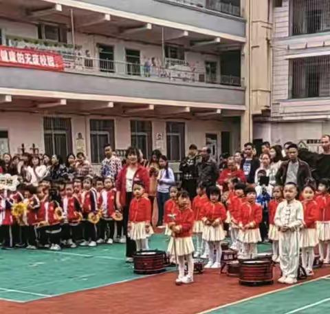 芽芽幼儿园“大手牵小手，一起来运动”亲子运动会