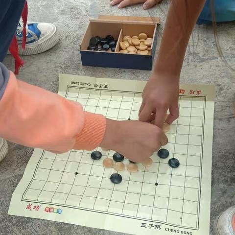 校园里没有硝烟的战场快乐五子棋