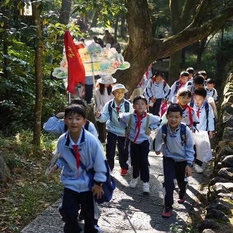 我言秋日胜春朝——大洋路小学三年级秋游记