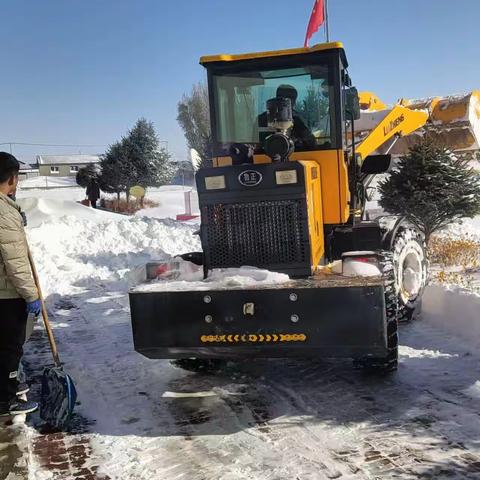 白雪满园——家长除雪暖人心！