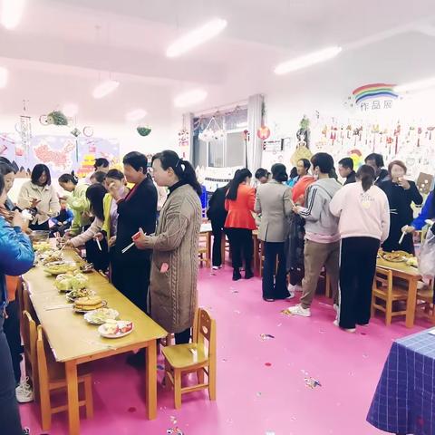 “食”光有你 “味”爱而来—荔堡镇问城幼儿园召开膳食委员会会议