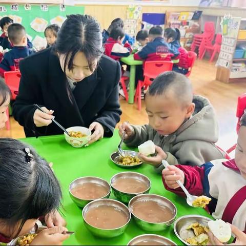 【“食”刻相伴】美好“食”光 温馨共享——潼关县太要镇中心幼儿园陪餐活动