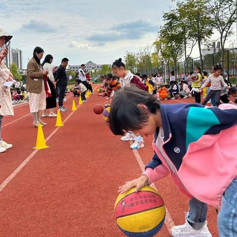 快乐拍球，健康成长—记恩江第三小学一年级拍皮球比赛