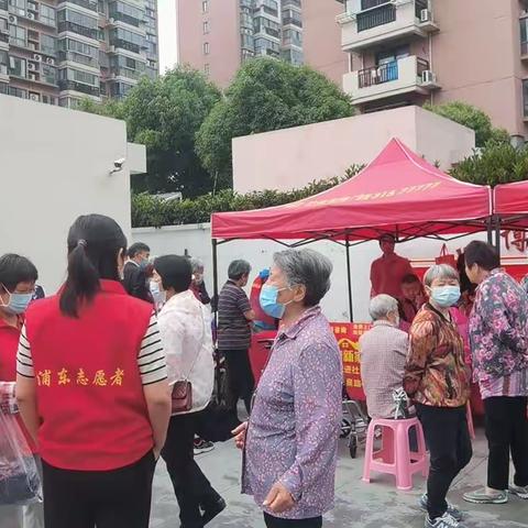 银行服务进社区，党建共建暖人心