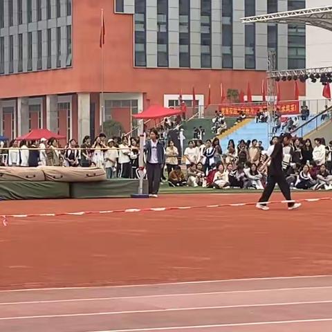 震惊！黄佳霞跳高勇夺第三名