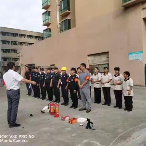 上城名邸开展消防演练
