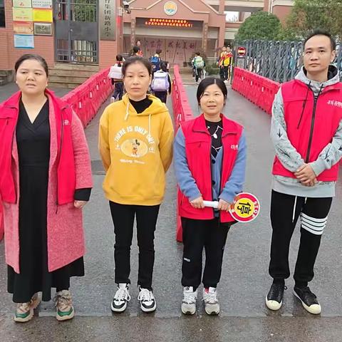 携手护航，为爱“童”行-2104中队家长爱心护学岗