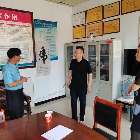 长治市乡村振兴局局长罗列对帮扶村工作进行调研