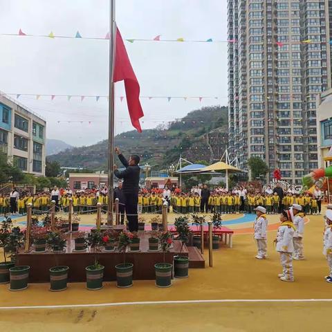 旬阳一幼主题晨会“爱护环境 低碳生活”