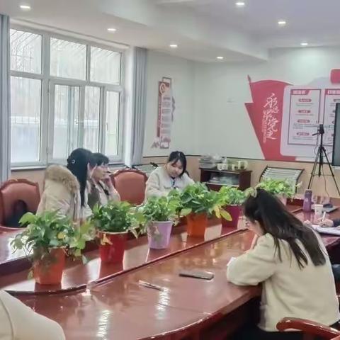 落实新课标理念 促思想政治课变革 ——兵团中小学思政推门课专家组莅临134团第一中学调研指导思政教学工作