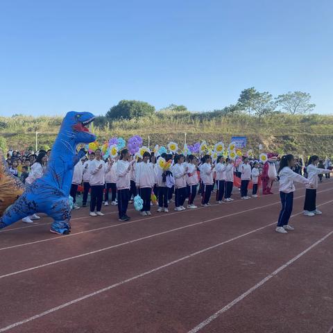 筑梦赛场，青春飞扬——记清城区凤翔山湖学校七年级志远1班秋季运动会开幕式