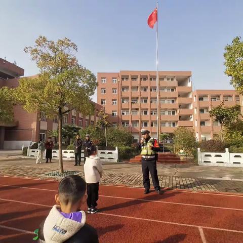 交警大队进校园，交通安全记心间