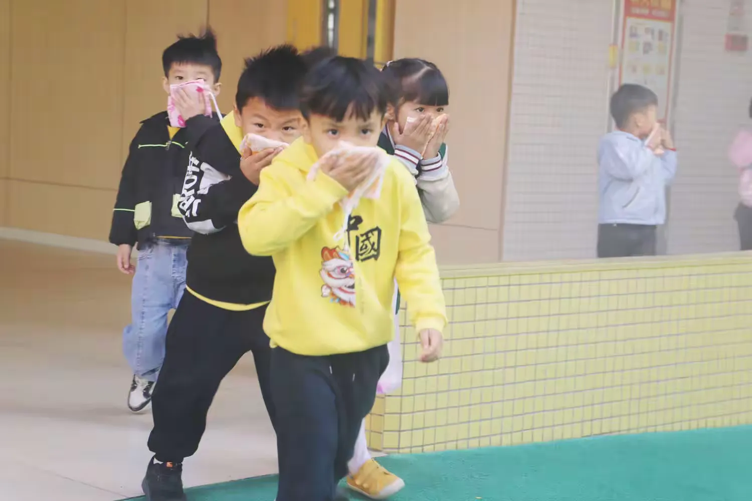 简篇-预防为主,生命至上——广州市从化区第三幼儿园莱茵分园消防疏散应急演练