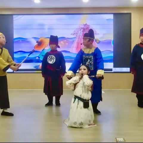英语展演秀风采，素养之花齐绽放