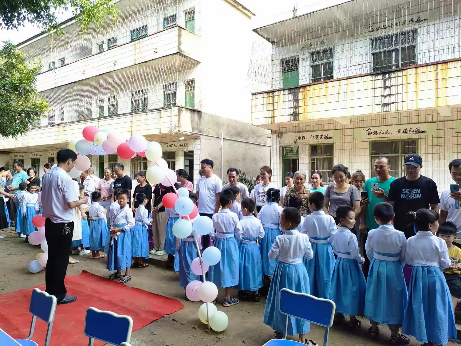 简篇-开笔启智,礼润人生——沙尾小学一年级开笔礼