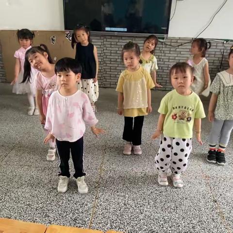 方强中心幼儿园小三班期末汇报成果