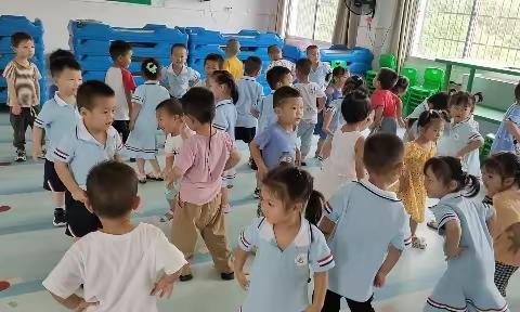 竹瓦公办幼儿园小班期末汇报会《幼儿自由飞翔》