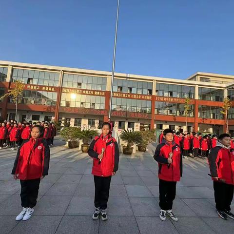 社旗县第二小学“学会感恩，与爱同行”主题升旗仪式