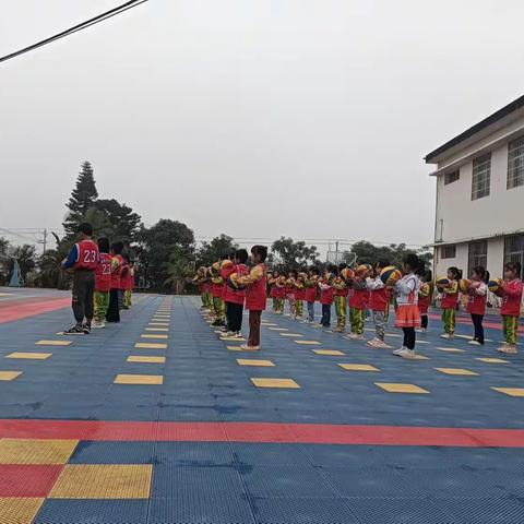 新希望幼儿园曼燕分园                  特色篮球活动课