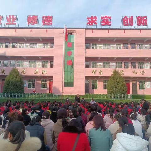 家校携手 共促成长——石门镇杨河小学期中考试家长会