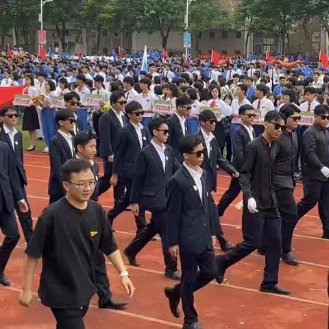 生命在于运动，在繁忙的学习生活中，我们需要适量的运动来缓解压力，调节状态，这样我们的学习效率才会大大提升