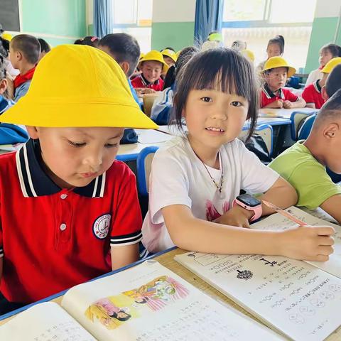 曙光幼儿园参观小学
