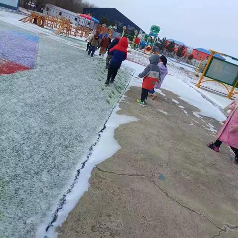 雪之初，童之趣