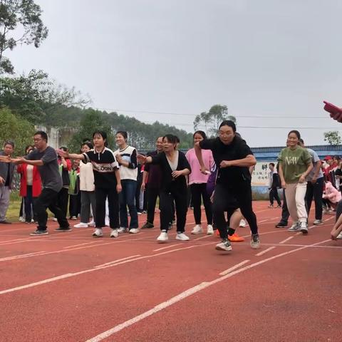 驰骋塞场，青春飞扬——马坪中学运动会 2105班