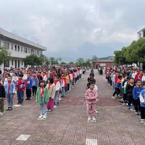 未雨绸缪，以练促防—记方志敏希望小学举行防汛应急疏散演练