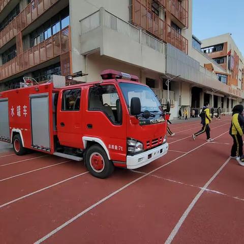 三初中消防安全疏散演习