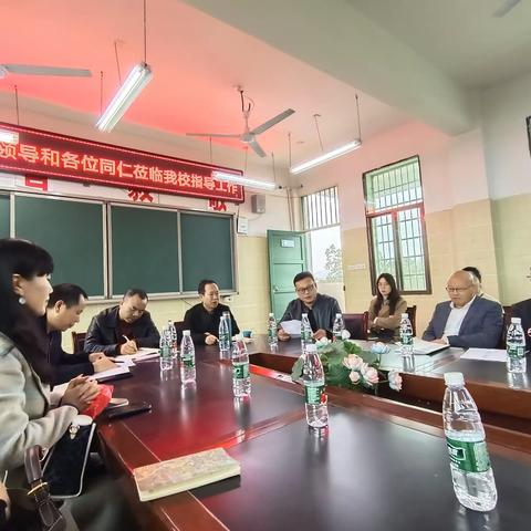 名师携手共芬芳 同行引领促成长 	——新化县初中数学周秋香名师工作室活动纪实