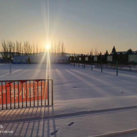 大雪纷飞满校园，家校扫雪暖人心——西道小学