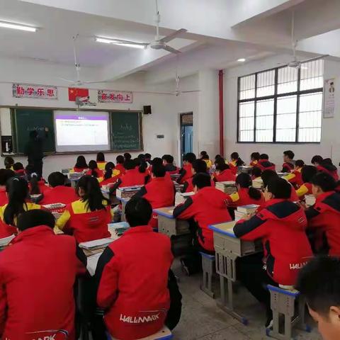 党建引领——“推门进课堂 携手促成长”