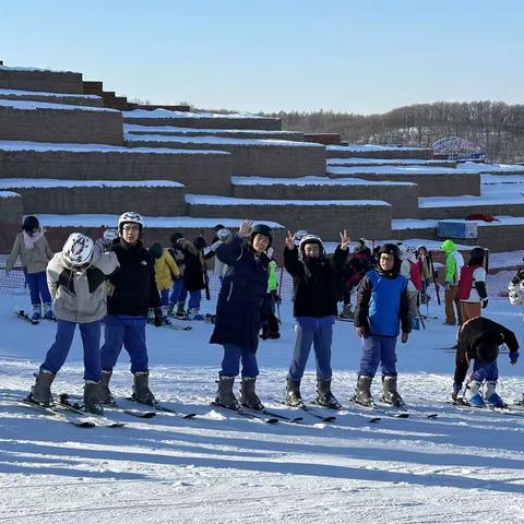 筑梦冰雪，齐向未来——记八年三班冰雪研学活动