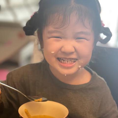 阜宁县阳光实验幼儿园自己吃饭不挑食—节约好习惯